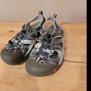 KEEN Newport waterproof leather hiking sport sandals Women's size 9.5
